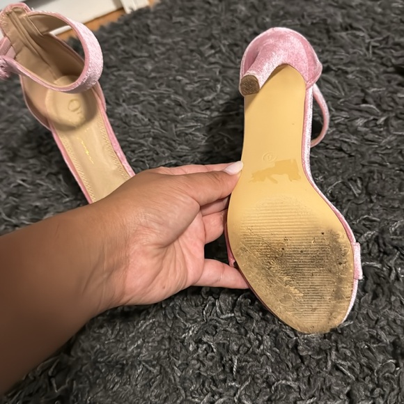 Pink heels - Picture 2 of 2